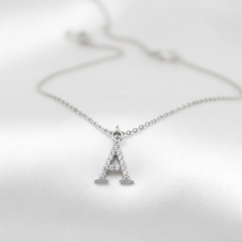 Gargantilla Letra Inicial con Circonitas en Plata de Ley 925 Bañada en Oro de 18K (38-43 cm)