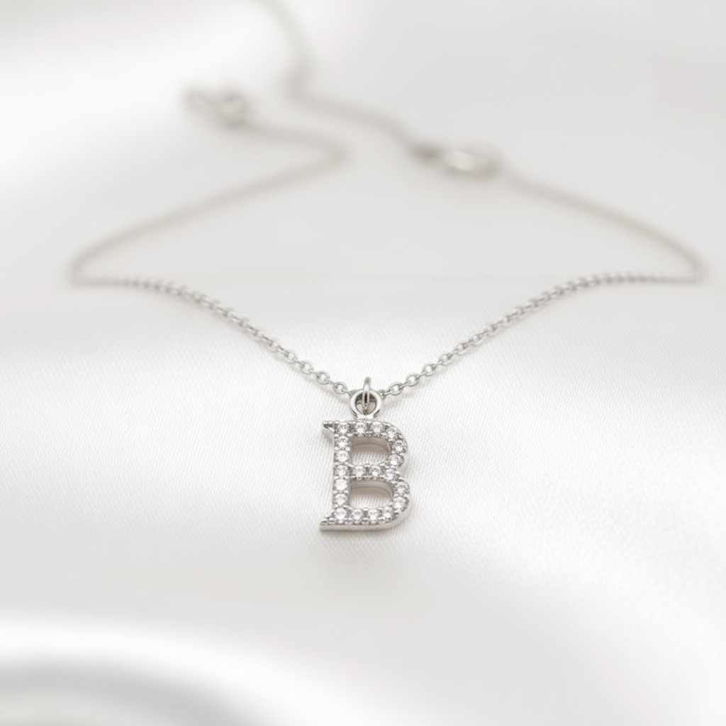 Gargantilla Letra Inicial con Circonitas en Plata de Ley 925 Bañada en Oro de 18K (38-43 cm)