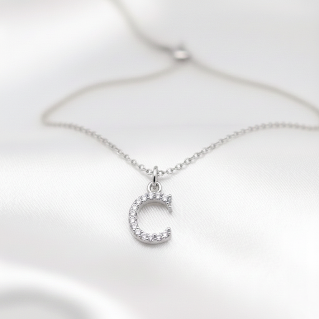 Gargantilla Letra Inicial con Circonitas en Plata de Ley 925 Bañada en Oro de 18K (38-43 cm)