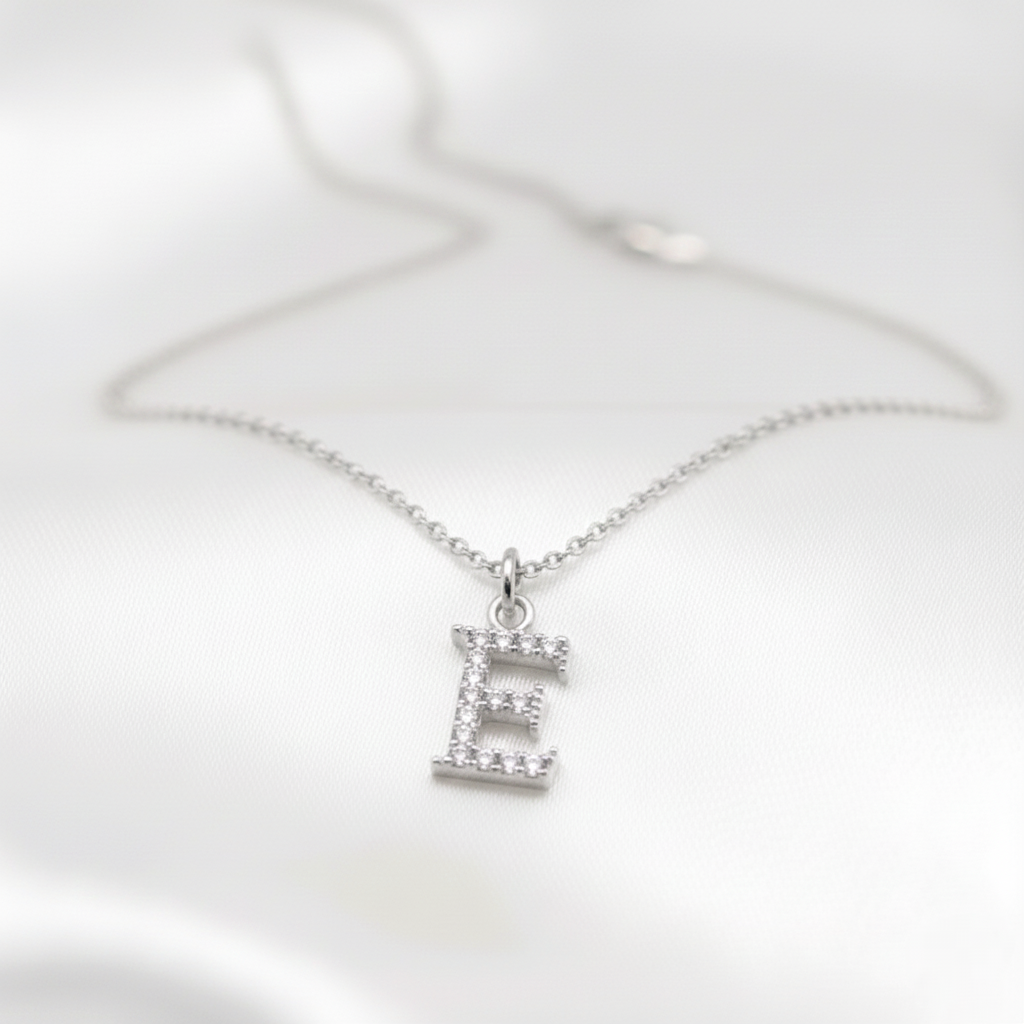 Gargantilla Letra Inicial con Circonitas en Plata de Ley 925 Bañada en Oro de 18K (38-43 cm)