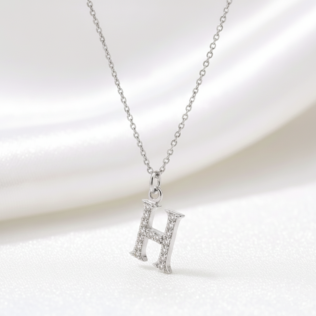 Gargantilla Letra Inicial con Circonitas en Plata de Ley 925 Bañada en Oro de 18K (38-43 cm)