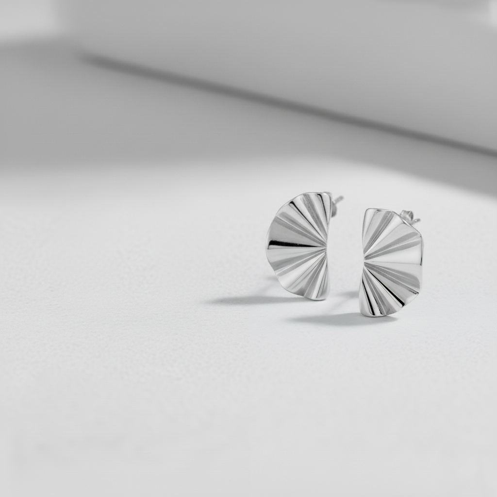 Pendientes Studs Abanico Ondulado Grande en Plata de Ley 925 Bañada en Oro