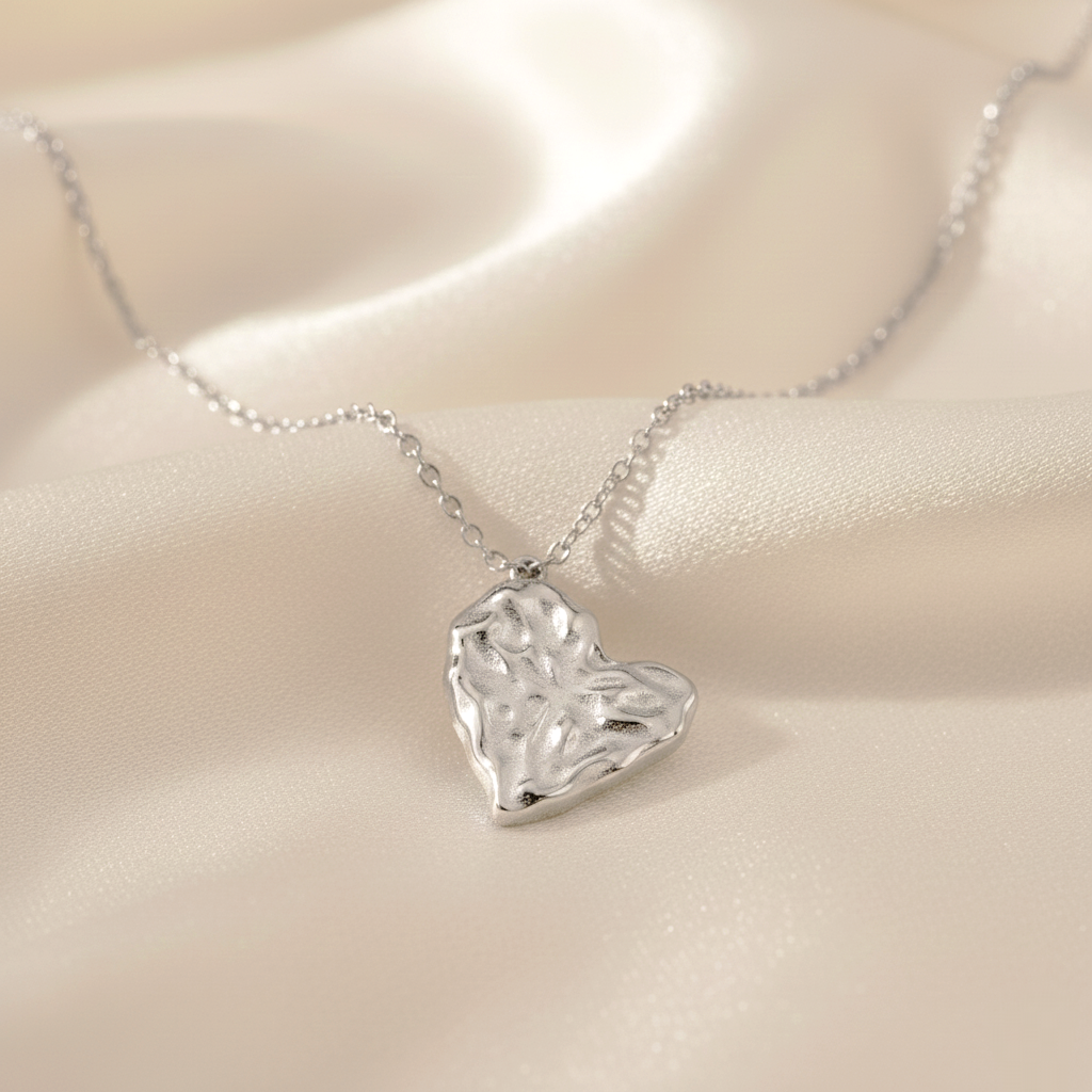 Collar Gargantilla Corazón Rugoso (15mm) en Plata de Ley 925 Bañada en Oro 18K