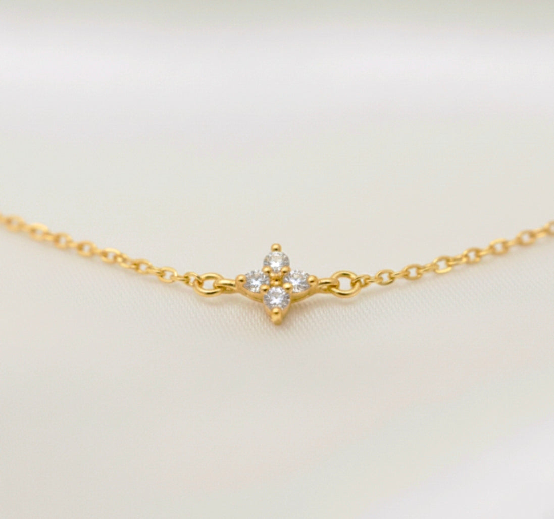 Collar Gargantilla Cadena con Estrellas de Circonitas (6mm) en Plata de Ley 925 Bañada en Oro 18K