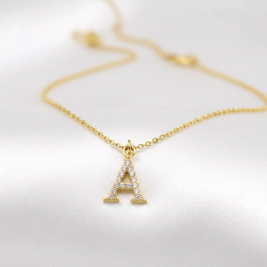 Gargantilla Letra Inicial con Circonitas en Plata de Ley 925 Bañada en Oro de 18K (38-43 cm)