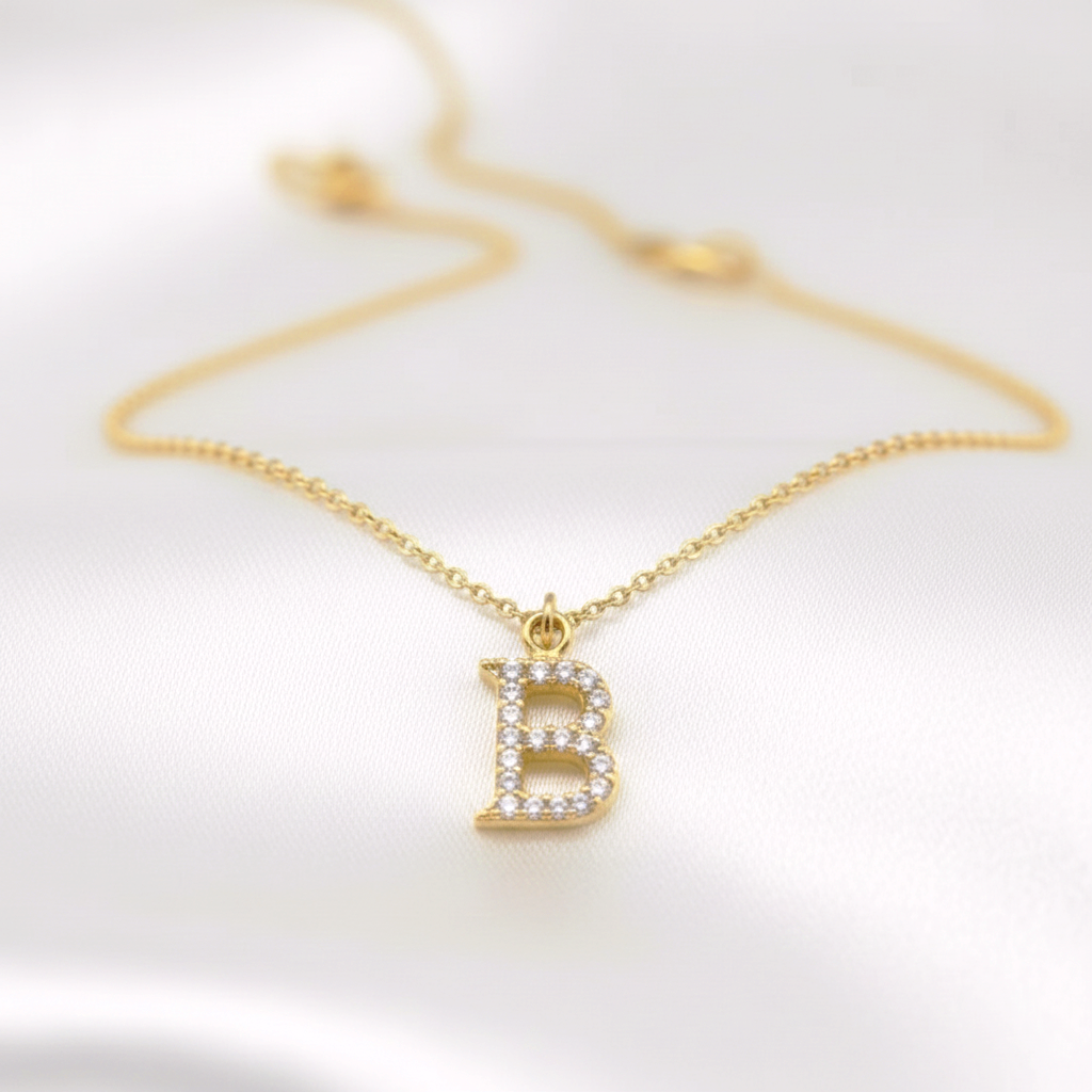 Gargantilla Letra Inicial con Circonitas en Plata de Ley 925 Bañada en Oro de 18K (38-43 cm)