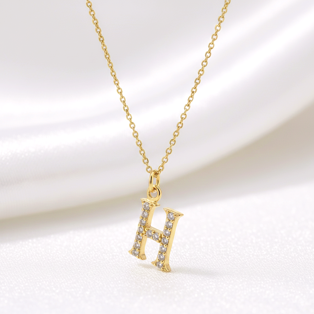 Gargantilla Letra Inicial con Circonitas en Plata de Ley 925 Bañada en Oro de 18K (38-43 cm)