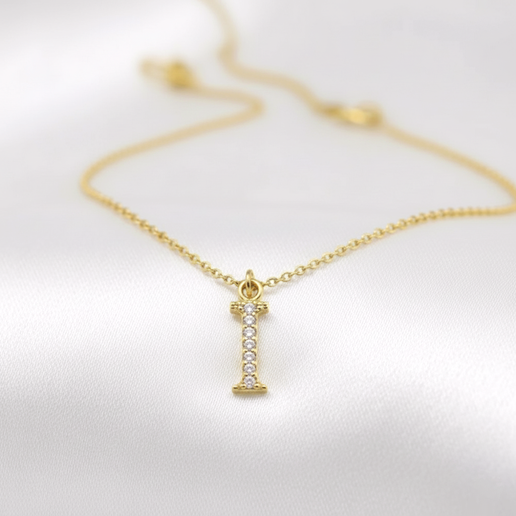 Gargantilla Letra Inicial con Circonitas en Plata de Ley 925 Bañada en Oro de 18K (38-43 cm)