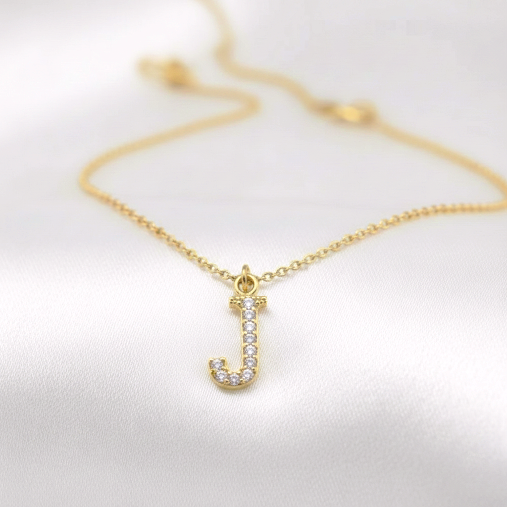 Gargantilla Letra Inicial con Circonitas en Plata de Ley 925 Bañada en Oro de 18K (38-43 cm)