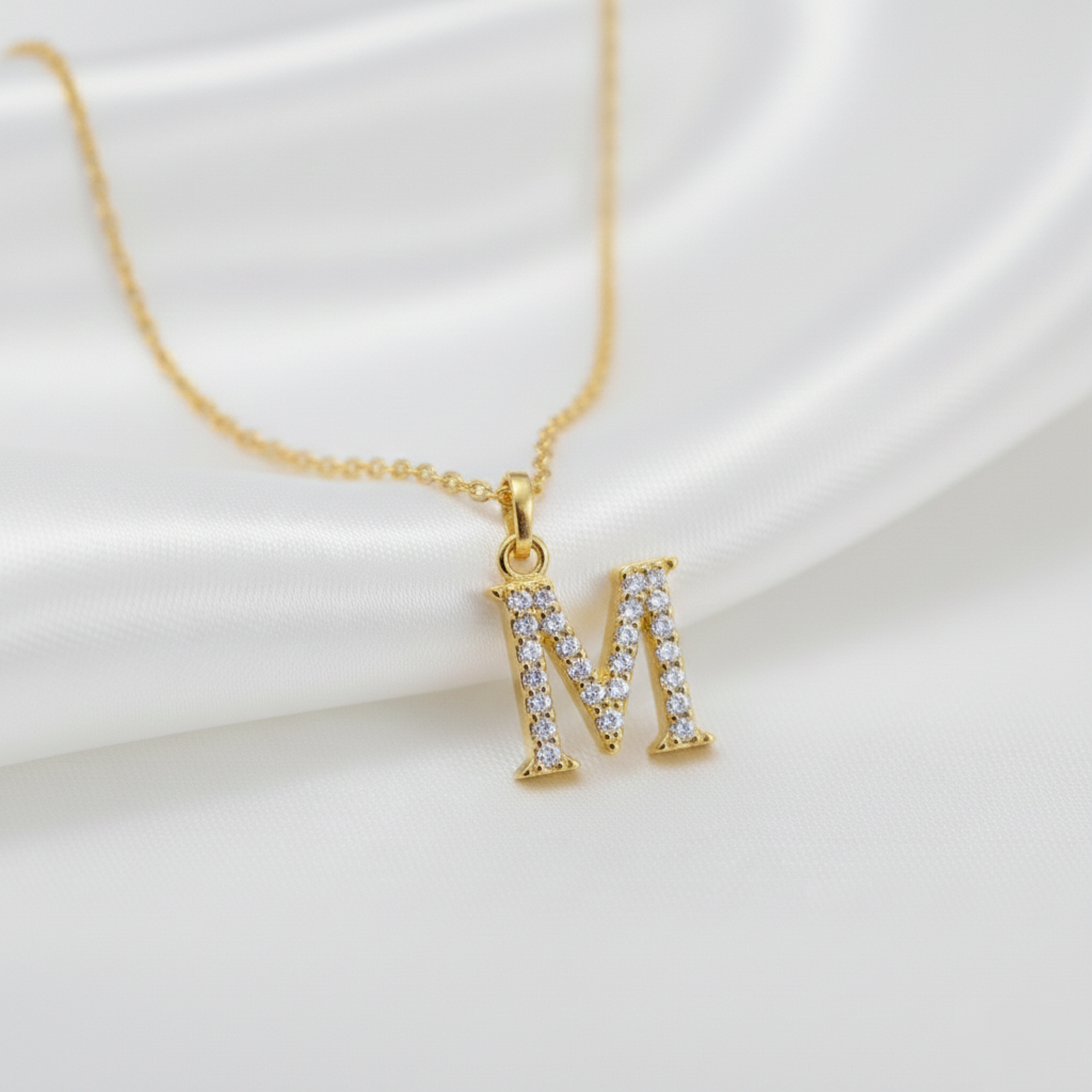 Gargantilla Letra Inicial con Circonitas en Plata de Ley 925 Bañada en Oro de 18K (38-43 cm)