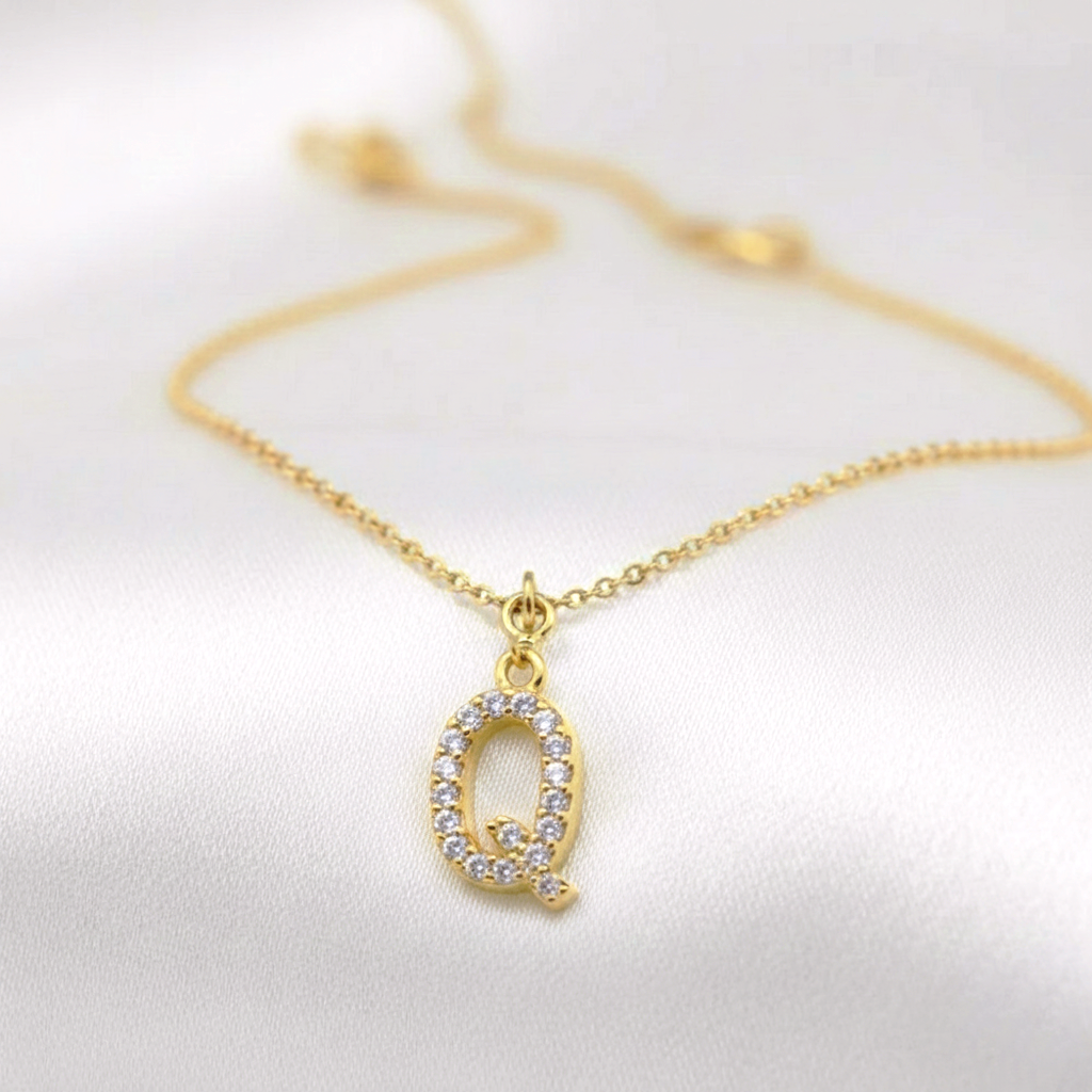 Gargantilla Letra Inicial con Circonitas en Plata de Ley 925 Bañada en Oro de 18K (38-43 cm)