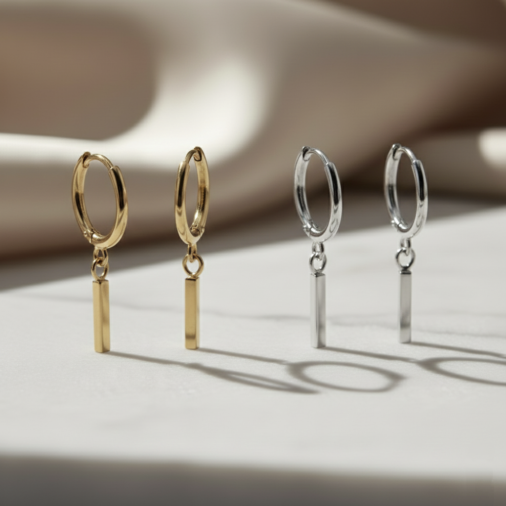 Pendientes Mini Aro 11mm con Colgante Barra en Plata de Ley 925 Bañada en Oro 18K