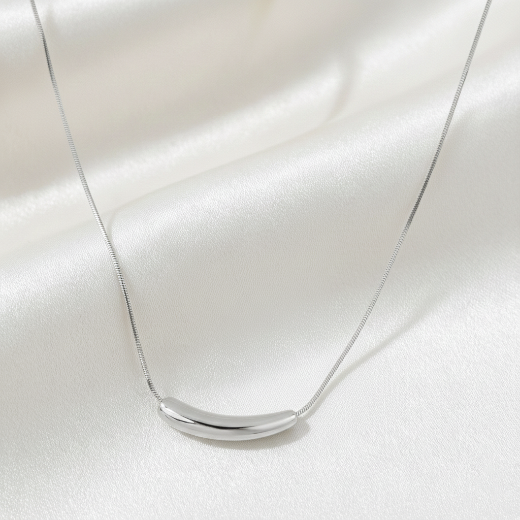 Collar con Motivo Tubo Curvado en Plata de Ley 925 Bañada en Oro 18K