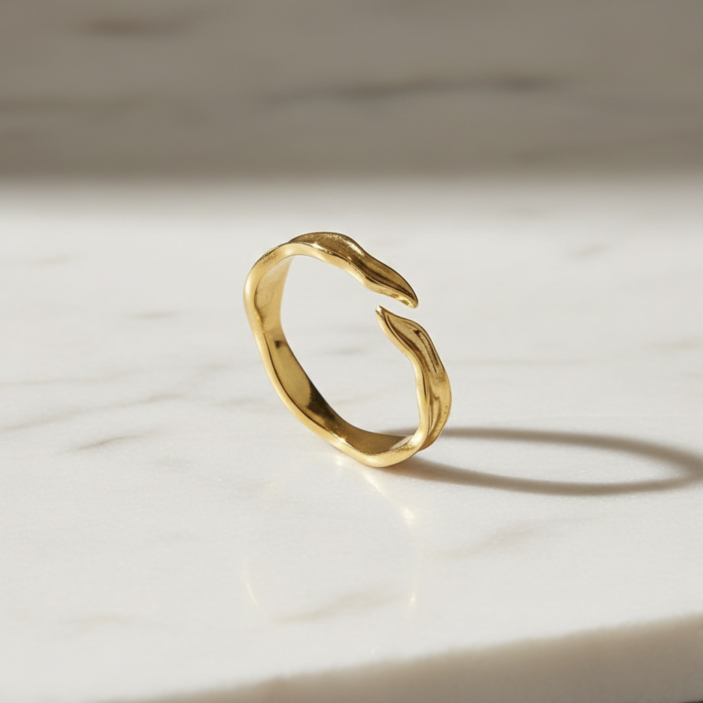 Anillo Ondulado de Plata de Ley 925 - Ajustable y Bañado en Oro 18K