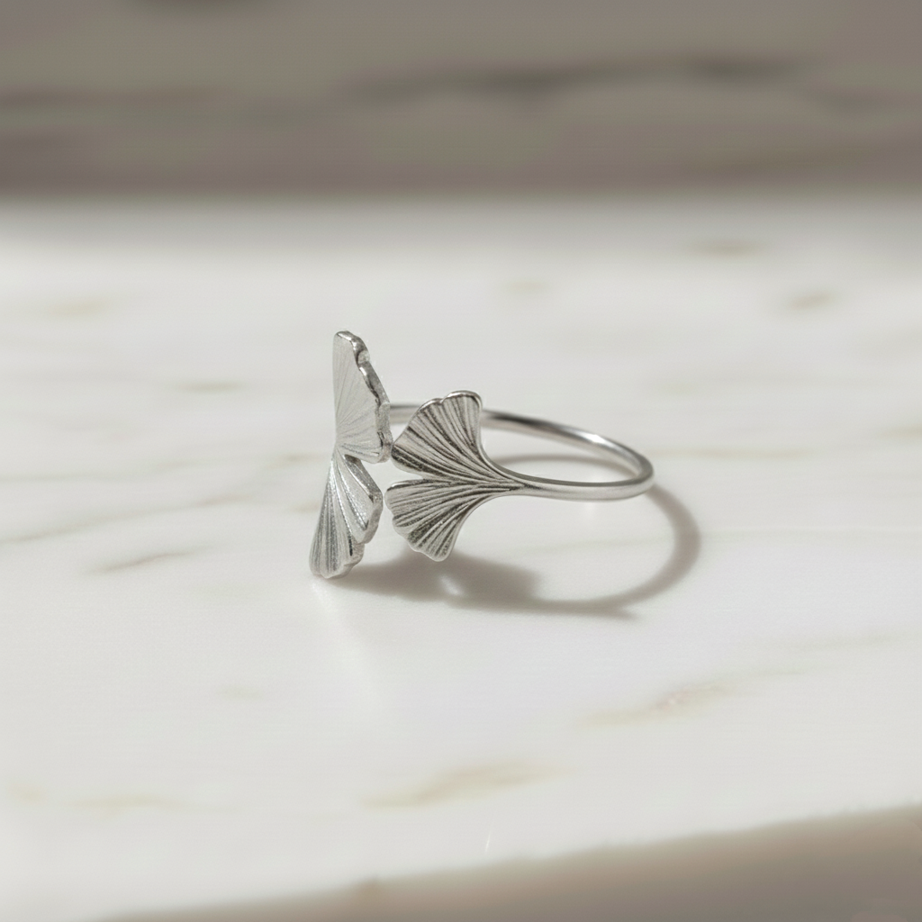 Anillo de Plata de Ley 925 con Hojas de Ginkgo - Ajustable y Bañado en Oro 18K