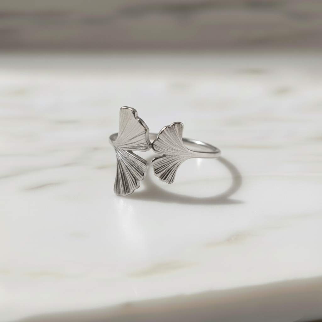 Anillo de Plata de Ley 925 con Hojas de Ginkgo - Ajustable y Bañado en Oro 18K