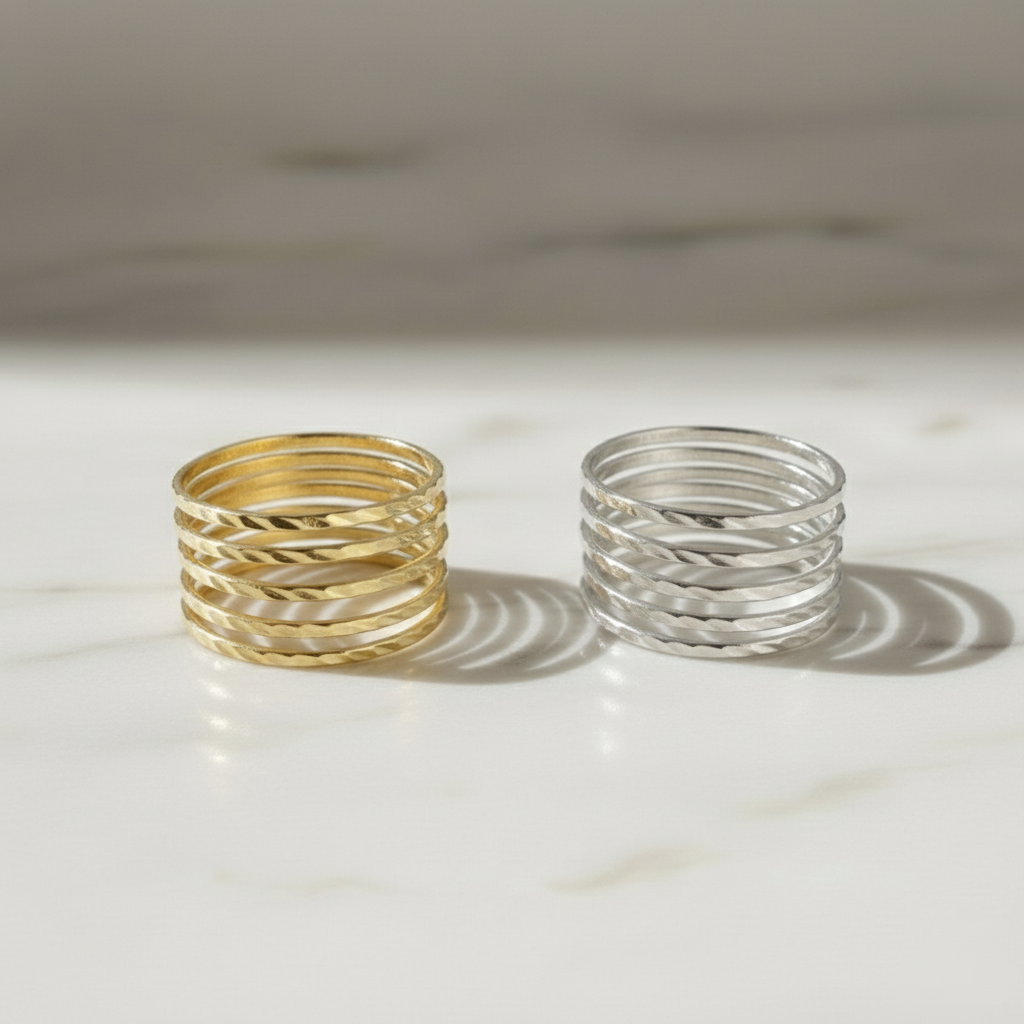 Anillo de Plata de Ley 925 con 5 Líneas Diamantadas - Bañado en Oro 18K